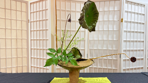 Ikebana arrangement by Mary Jane Sasser, Sangetsu School, Korinka Style